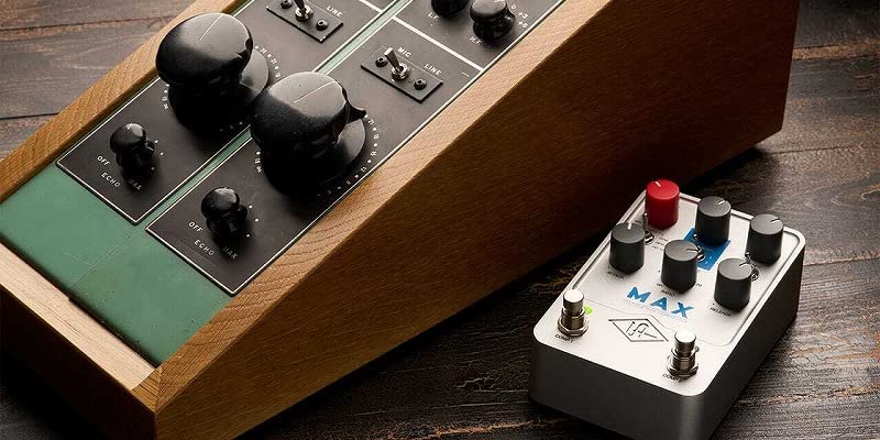 Universal Audio UAFX MAX Preamp Compressor Pedal