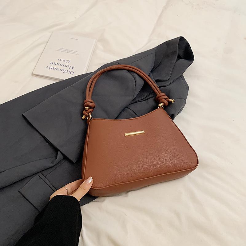 High-value bag 2025 new trendy women's bag spring and summer simple and versatile shoulder bag texture niche underarm bag