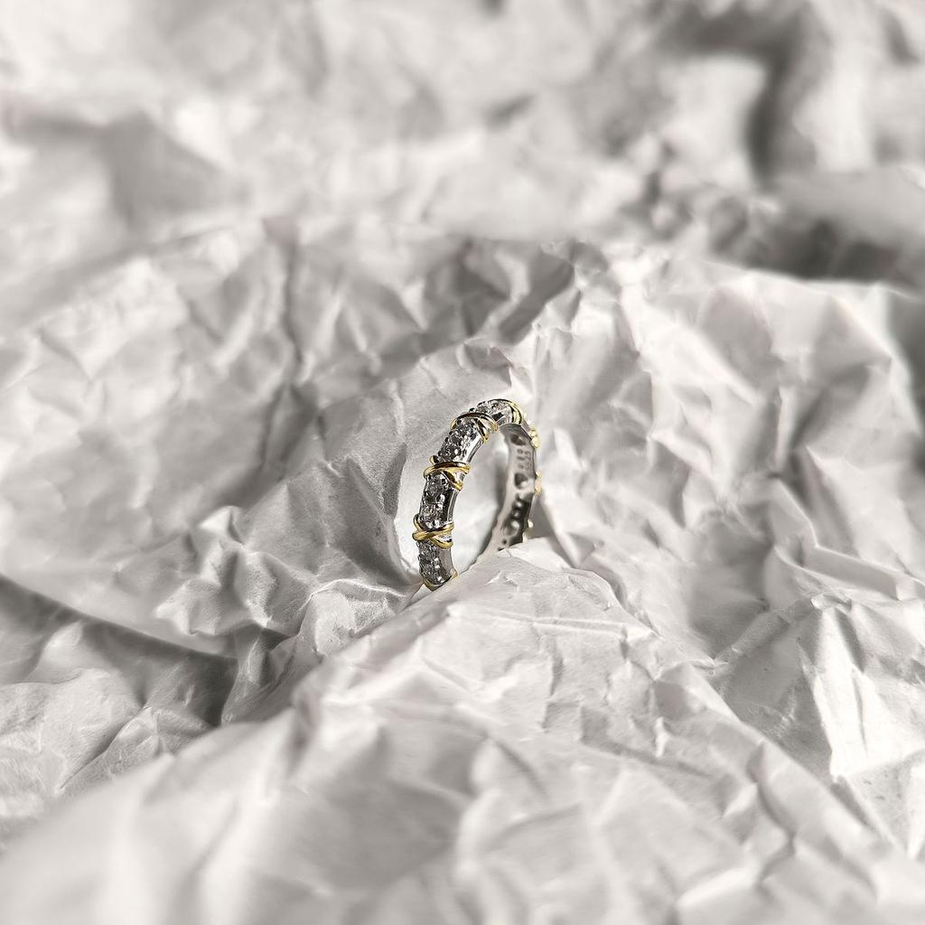 Серебряное кольцо с фианитами, вес изделия 2,65 гр (2160168)