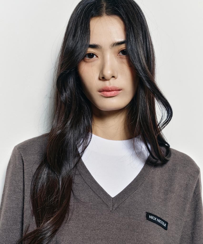 Nigaennikol Layered Round V Neck Knit_Charcoal