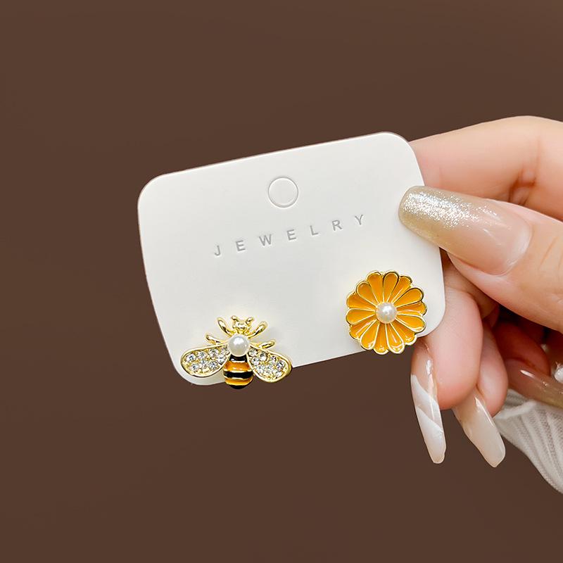 Asymmetrical Daisy & Bee Drip Oil Stud Earrings