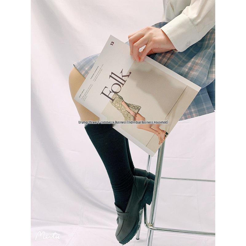 İngiliz Tarzı Defter: Moda Dergisi Kapak ve Sahne Düzeni Aksesuarı