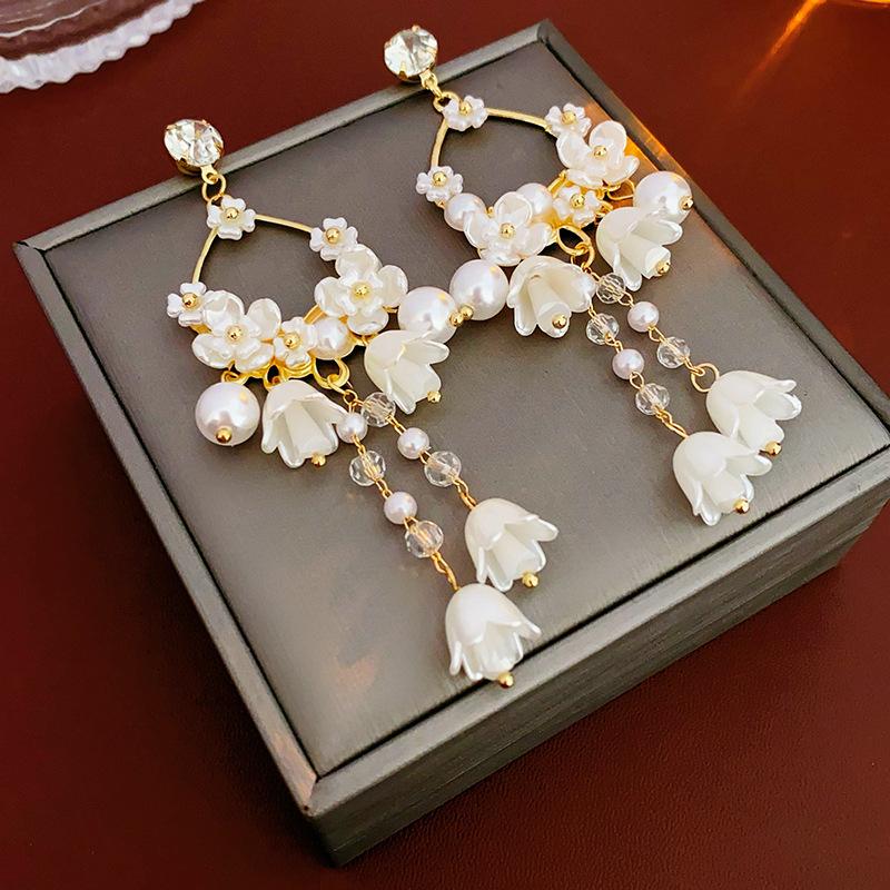 GemChic Women's New Elegant Diamond Set Flower Bell Pearl Fringe Earrings Ethnic Fashion Stud Earrings Birthday Christmas Jewelry Gift