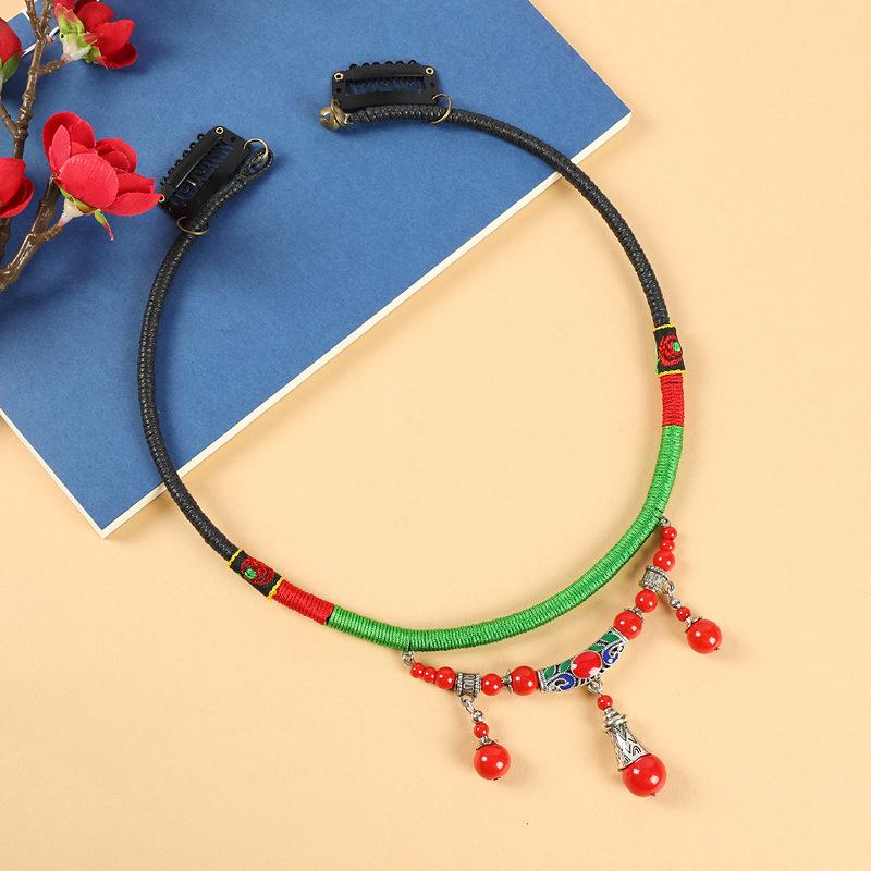 Retro woven fringed headdress, female Miao eyebrow pendant, forehead chain, ancient style, exotic Tibetan silver forehead collar.