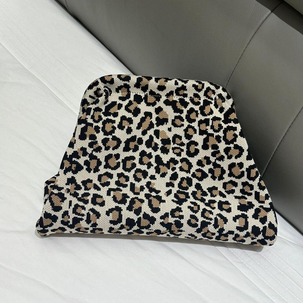 2025 Versatile Striped Knitted Handbag: Cloud Design, Large Capacity, Color Block, Daily Use.