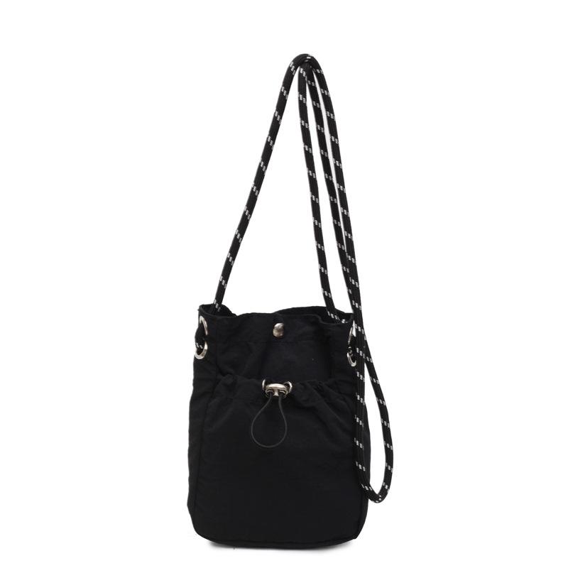 Casual simple small bag women's 2025 autumn and winter new nylon mobile phone bag versatile fashion personalized messenger