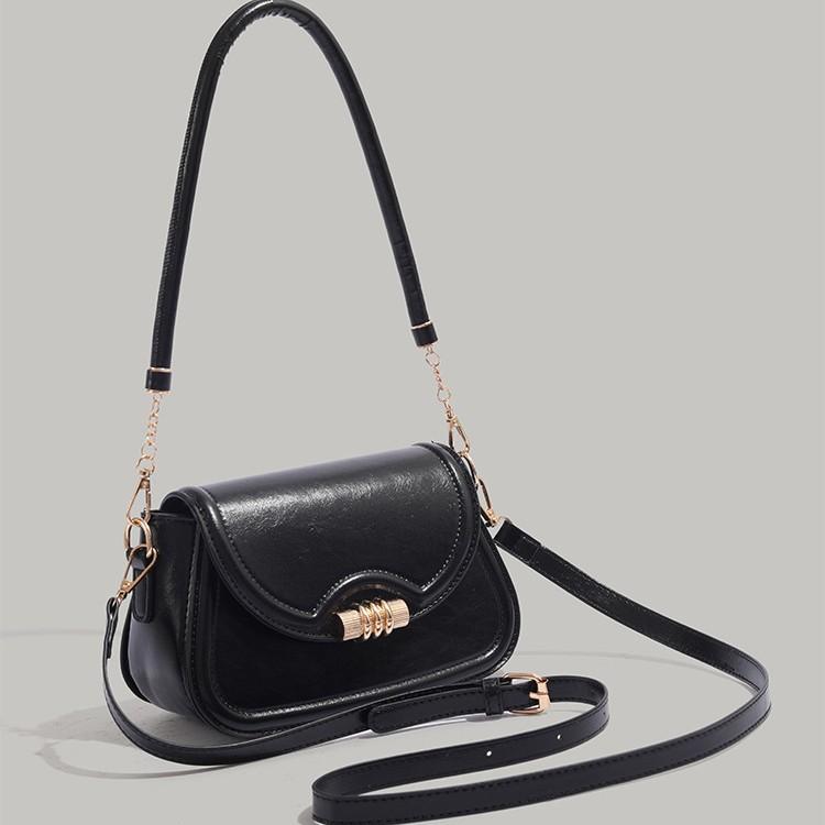 Niche High-End Single Shoulder Underarm Bag for Women 2025 New Versatile Saddle Bag Commuter Retro Crossbody Small Square Bag