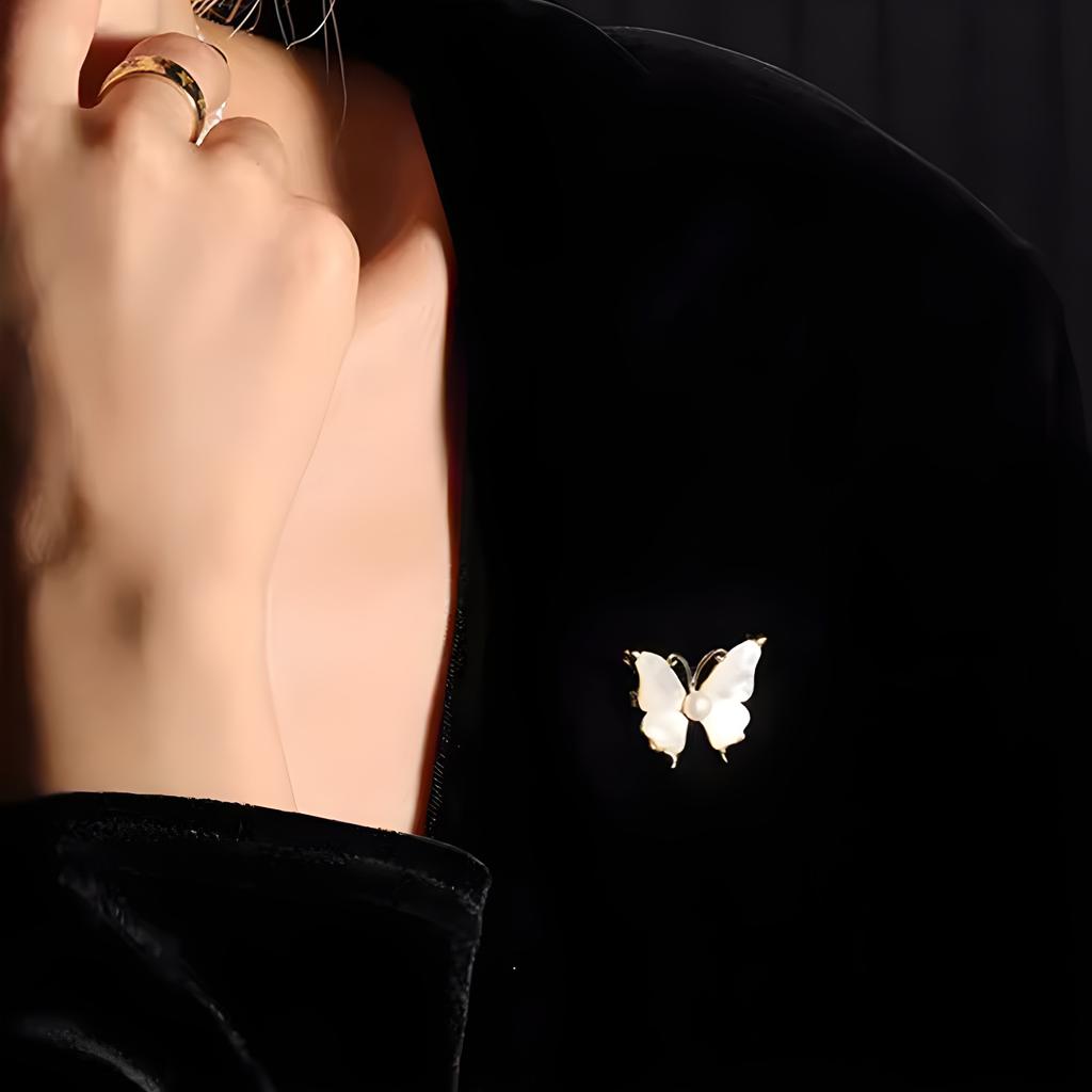 Retro Imitation Mother-of-pearl Butterfly Brooch, Feminine, Light Luxury and High-end Feel, Simple Brooch with A Neckline
