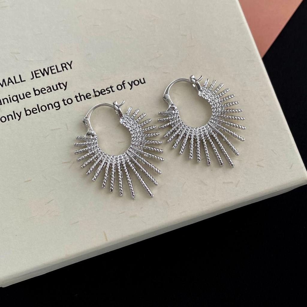 Boucles d'oreilles Texture Feuille pour Femmes Métal Ligne de Vent Sens du Design Anneau Cœur de Pêche Boucle d'Oreille Personnalisée Bijoux