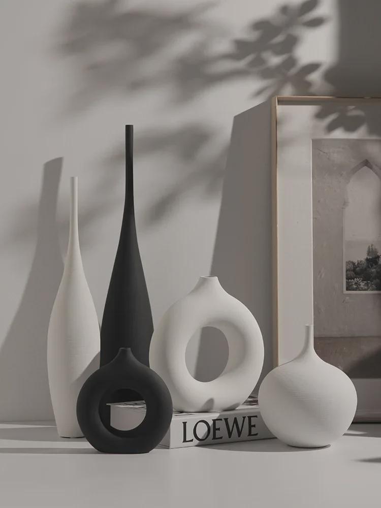 Bei Hanmei Long-Neck Ceramic Vase - Hand-Brushed Decor for Home Furnishing