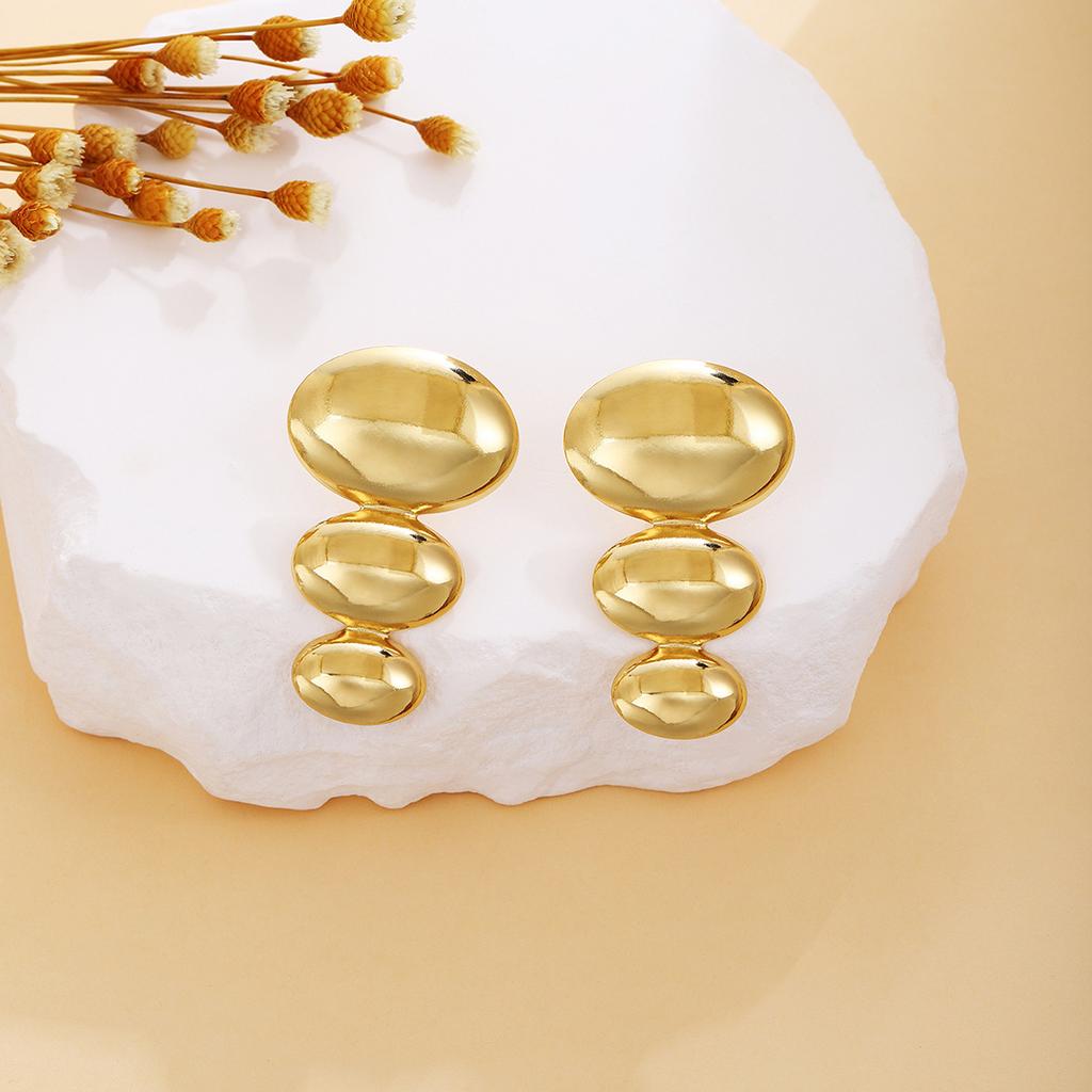 Spiral Maple Leaf Love Hollow Irregular Earrings, Heavy Industry Advanced Sense Metal Style Fashion Temperament Earrings