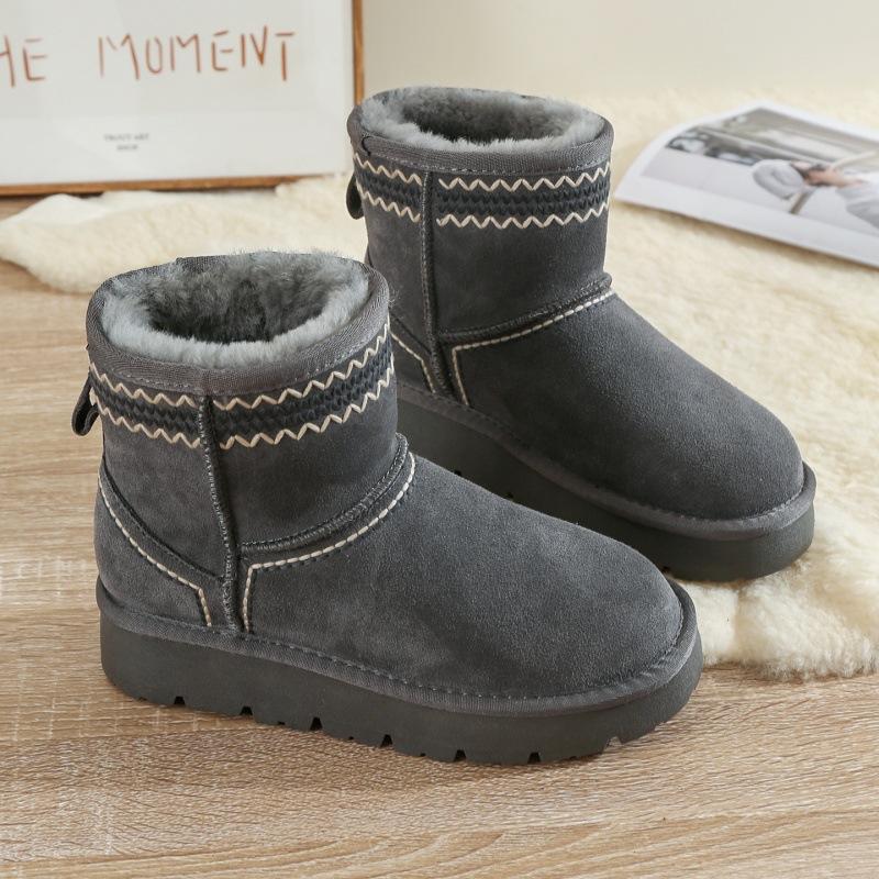 Fur Integrated Snow Boots Women's Winter 2025 New Piled Thickened Warm Short Tube Non-slip Thick-soled All-wool Cotton Shoes