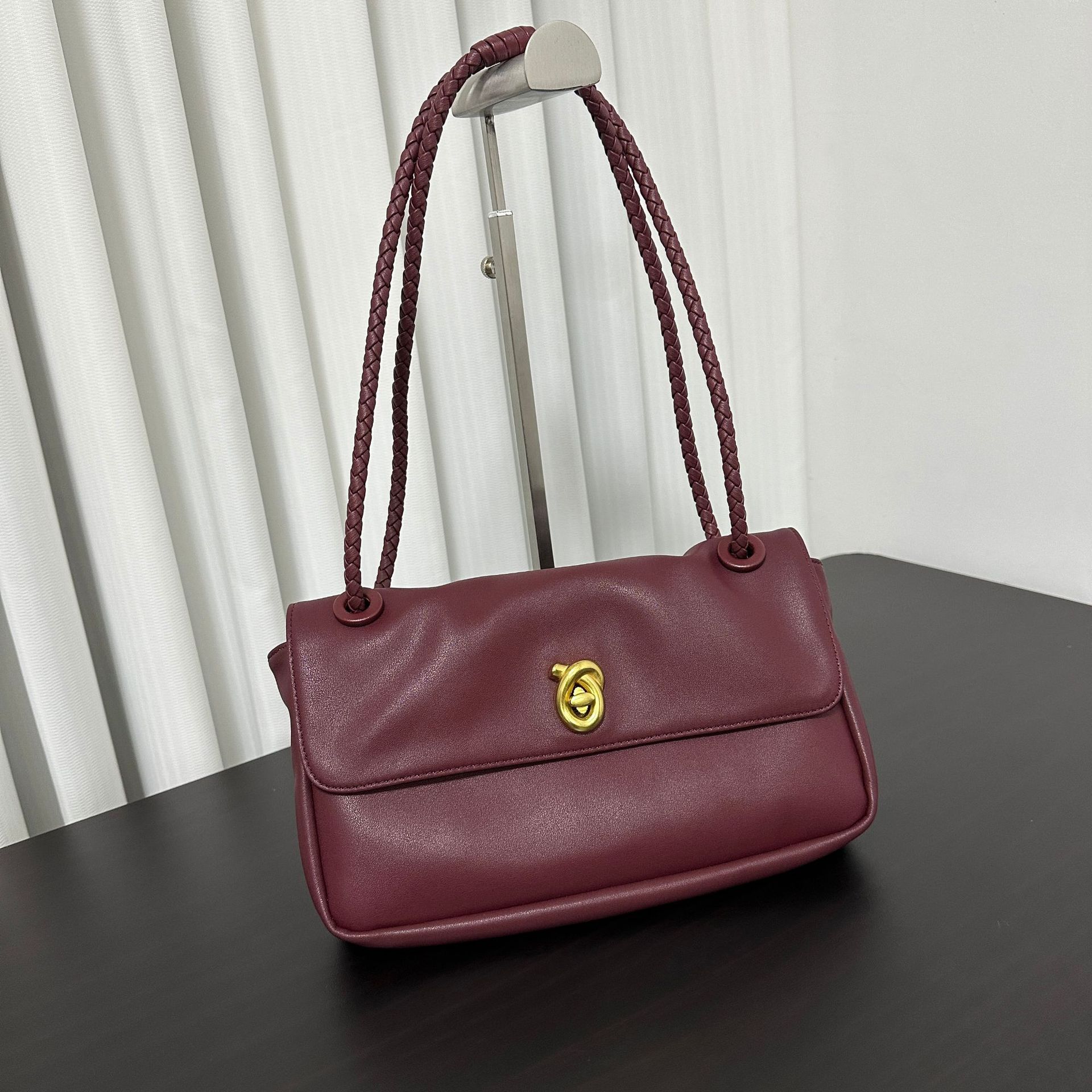 

Нишевый дизайн через границу, ретро, универсальная сумка почтальона, новый узел, плиссированная сумка под мышкой, модная, высококлассная, для поездок на работу, кроссбоди 27x16x5cm вино красного