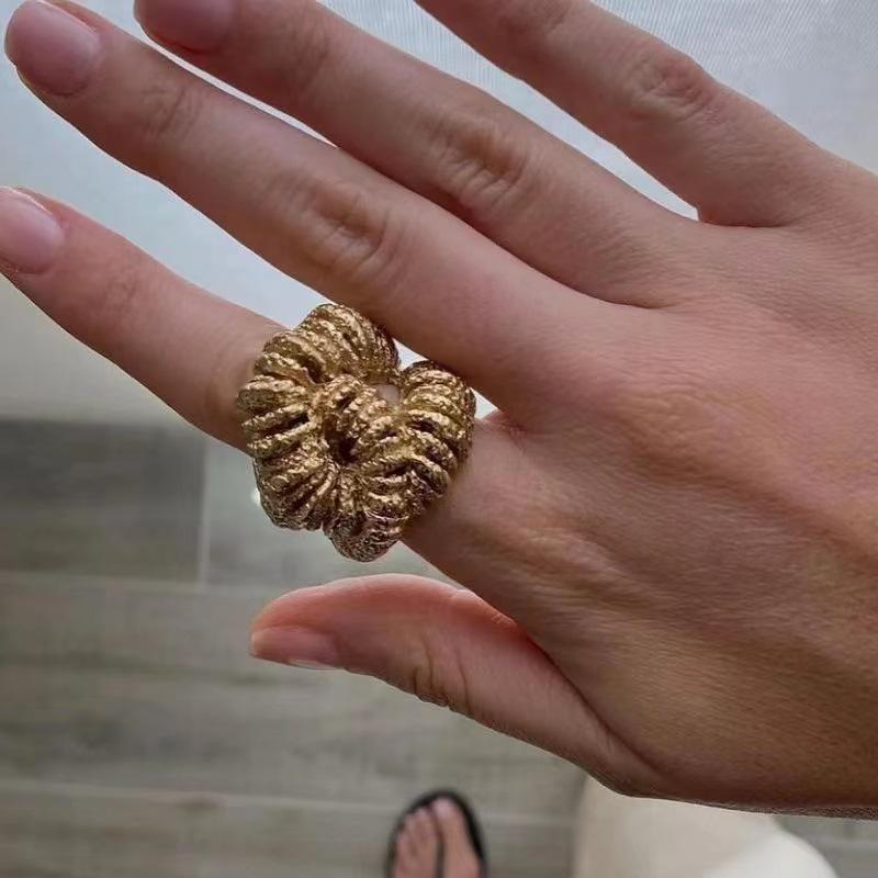 Vintage Hyperbole Irregular Metal Lava Textured Open Rings for Women European American Chic Exquisite Party Jewelry Accessory