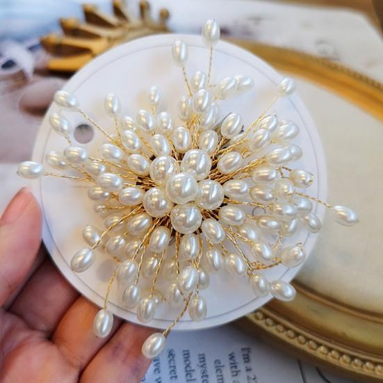 Exquisite Romantic Brooch Pin Gift Exaggerated Elegant Faux Pearls Flower Lapel Pin Costume Accessories