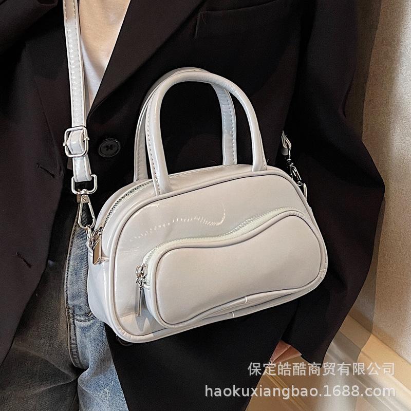 Spring and Summer Super Fire Small Bag Women's 2025 New Fashion Versatile Messenger Bag Premium Portable Bowling Bag