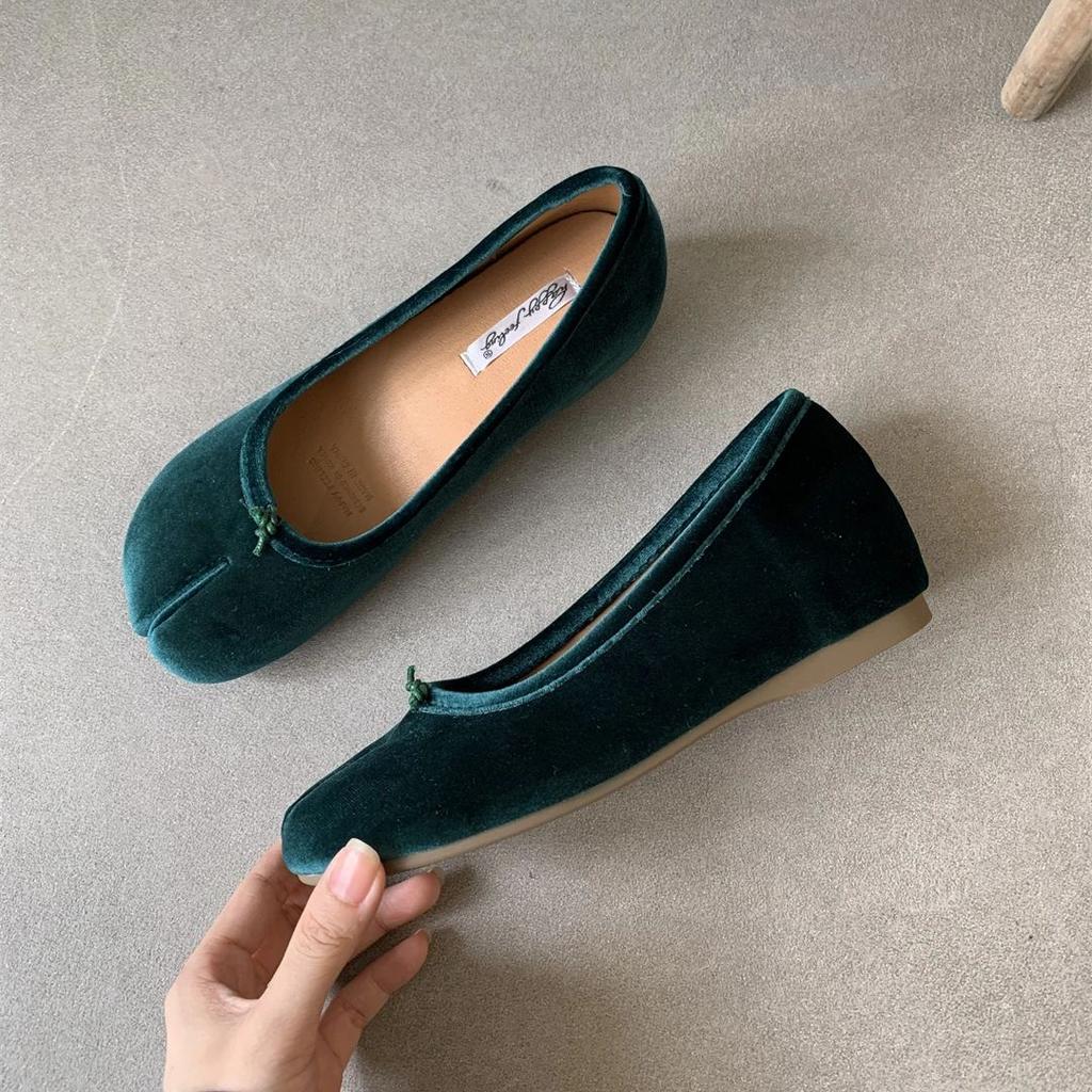Dámské baleríny Tabi Ninja boty Dámské mikrovlákno Sametové pohodlné baleríny Pantofle s rozděleným prstem Měkká podrážka Mokasíny 2025 Nové módní boty M