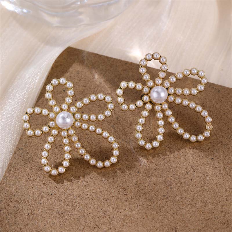 Korean White Imitation Pearl Flower Stud Earrings for Women Elegant Sweet  Floral Temperament Earrings Wedding Jewelry Gift
