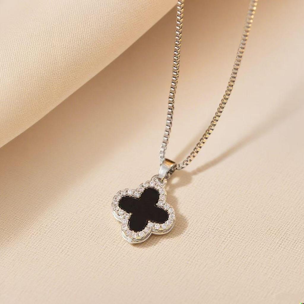 Autumn & Winter Women's Four-Leaf Clover Necklace: Small Fragrance Style, Trendy Clavicle Chain