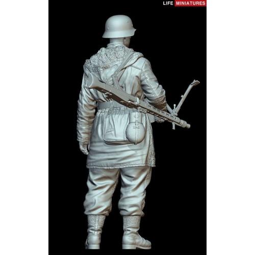 Life Miniatures 1/35 Scale World War II German Waffen-SS MG42 Gunner, Eastern Front 1943, Resin Kit, LM-35003, Molded In Color
