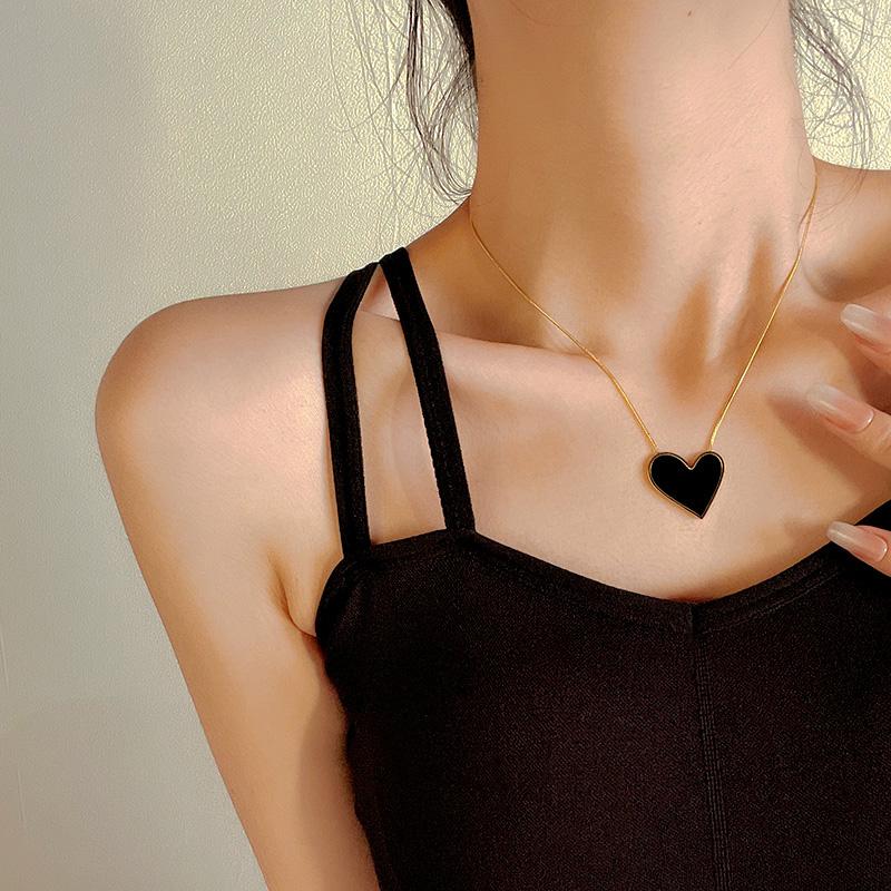 Collana Sexy Europea e Americana con Ciondolo a Cuore di Pesca Nero in Acciaio Inossidabile per Ragazza Accessori Collana Sexy per Donna Regalo