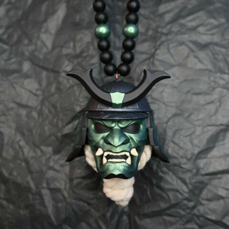 1ks Autopříslušenství Strašidelný Závěsný Přívěsek Pryskyřice Japonský Samurajský Amulet Zpětné Zrcátko Helma Kabuto Auto Ozdoba