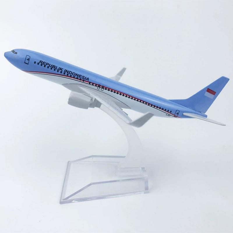 1/400 Scale 16cm Republik Indonesia Airways Alloy Aircraft Model B737 Metal Aircraft Model With Stand Simulation Static Airplane