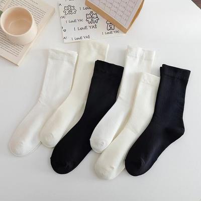 5 Pairs of Simple High-top Socks for Women To Wear Over Trendy and Versatile Black and White Autumn and Winter Schoolhouse-style Socks