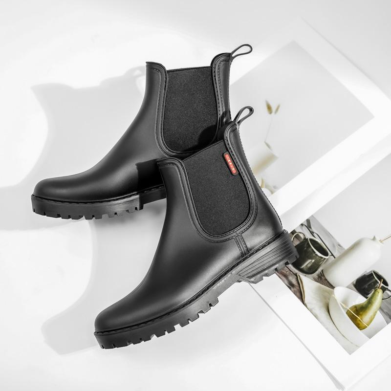 Women's short tube anti slip rain shoes, lightweight waterproof water shoes, fashionable rain boots, PVC one-time moldin