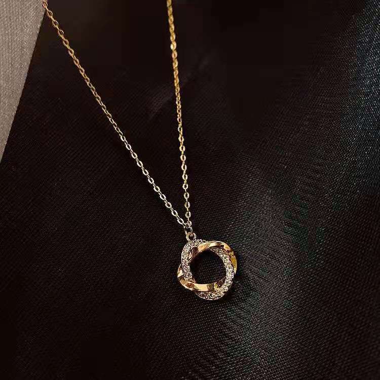 

French Style Rose Flower Circle Necklace - Minimalist Layering Chain, Delicate Gold/Silver Collarbone Jewelry for Women золотий