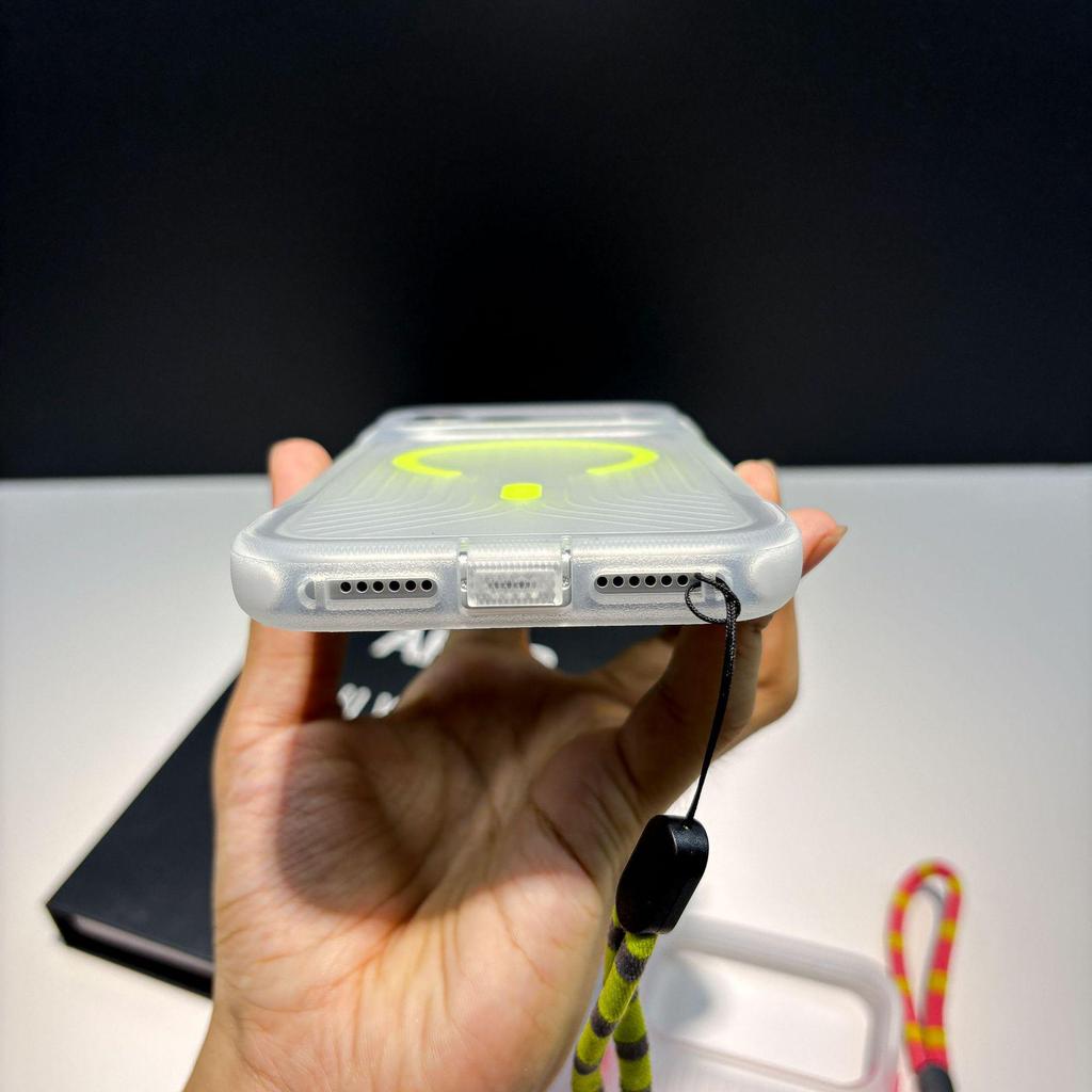 Luminous Magnetic Anti-slip Strip for Apple 17PROMAX iPhone16 Matte Soft Case