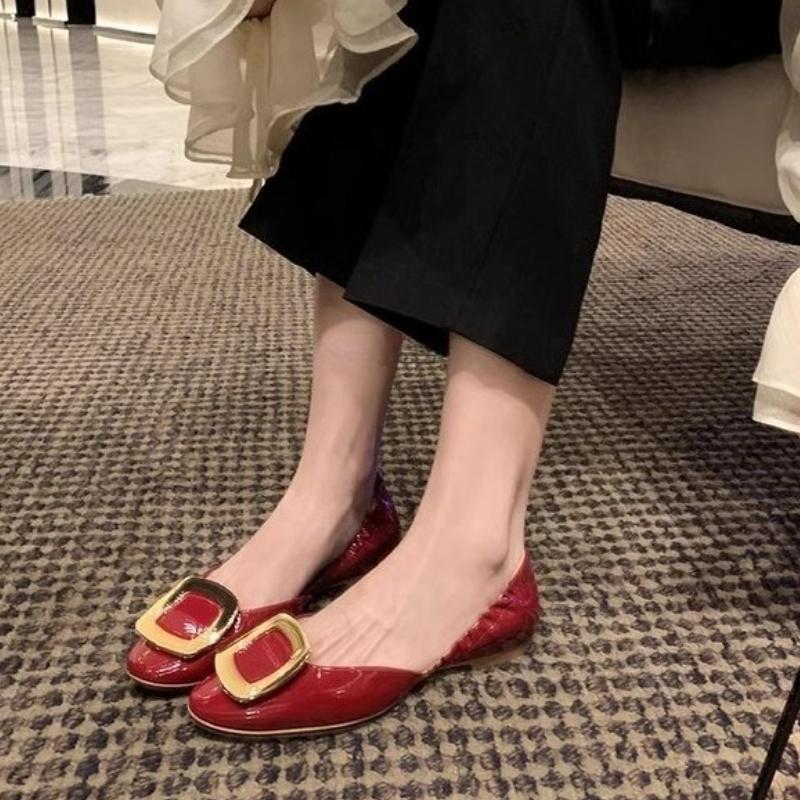 Fashion Elegant Metal Buckle Decoration Low Heel Pumps Women Fashion Cozy Round Toe Shallow Flats High Quality Patent Leather Dress Shoe