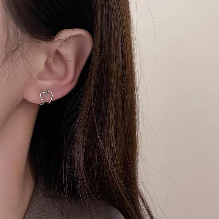 Korean Style Tassel Butterfly Ear Cuff: Exquisite No-Piercing Clip-On Earrings for Women