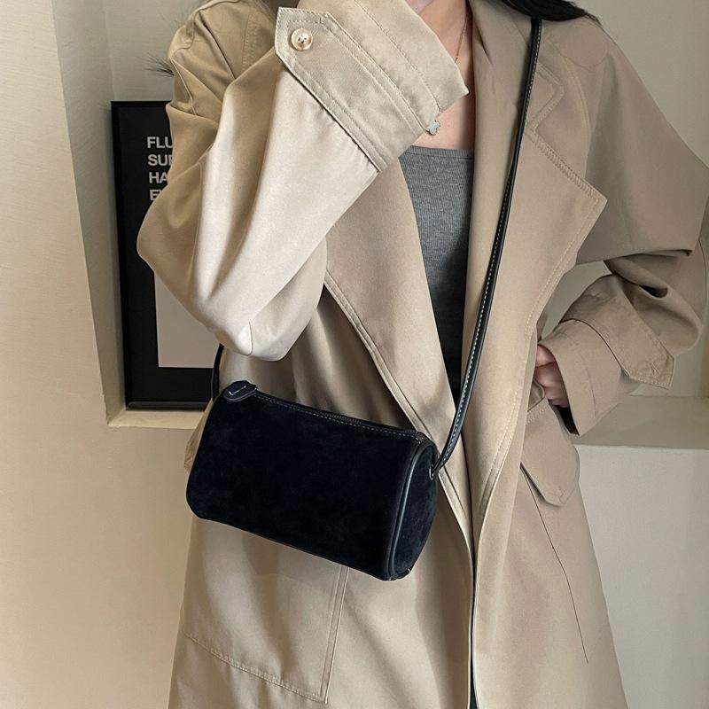 This Year's Popular Bags Are Versatile In Autumn and Winter 2025 New Niche Design Messenger Bags Women's Matte Cylinder Bags