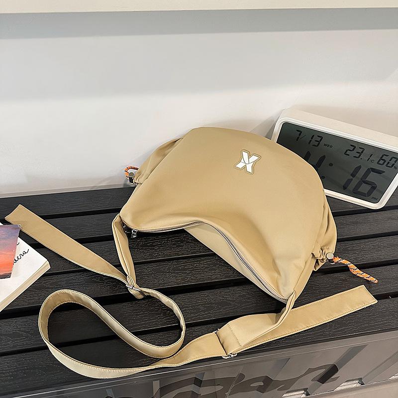 

Школьная сумка новая универсальная однотонная наплечная сумка большой вместимости сумка-пельмень рабочая сумка-мессенджер корейская версия студенческий рюкзак