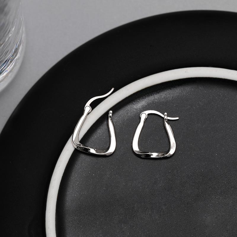 Korean Style Geometric Mobius Earrings: Trendy Retro Square Ear Cuff for Women S925 Silver Needle