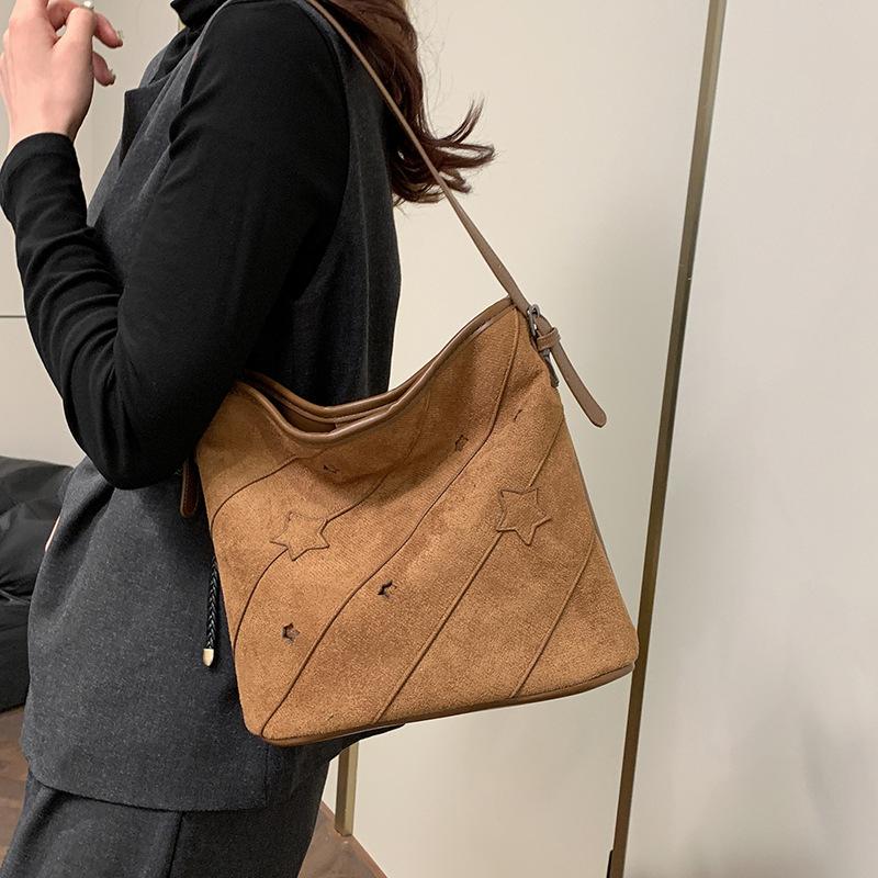 

2025 new fashion trend shoulder bag large capacity leisure soft bag splicing series design shoulder messenger bag 31*13*26