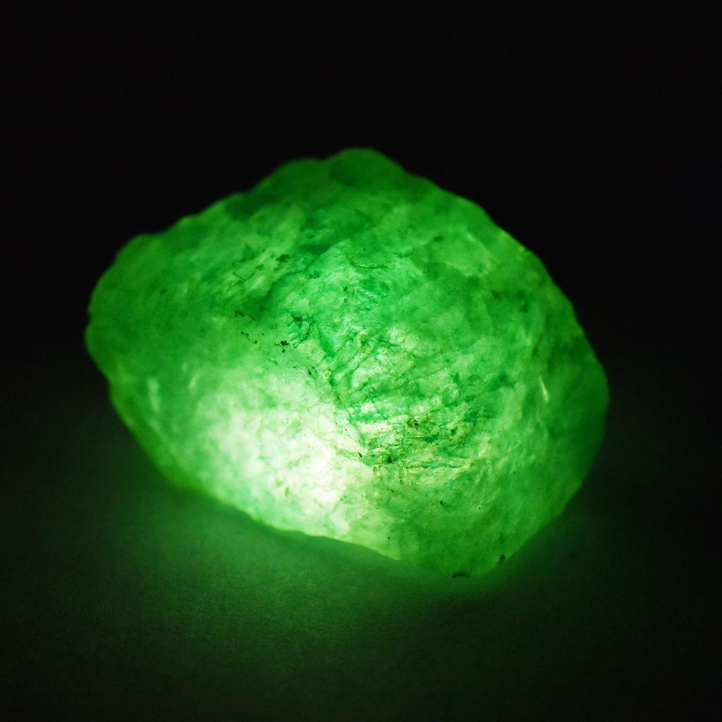 Natural Emerald Huge Rough 122.40 Ct Earth Mined Certified Green Loose Gemstone AR-4063-Sa