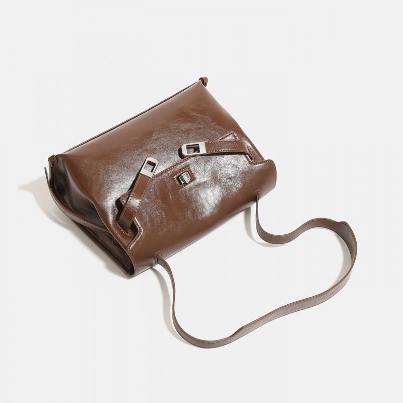 2025 Winter Minimalist Wax Leather Hobo Bag Women Spacious Messenger Style Shoulder With Lock Urban Chic Daily