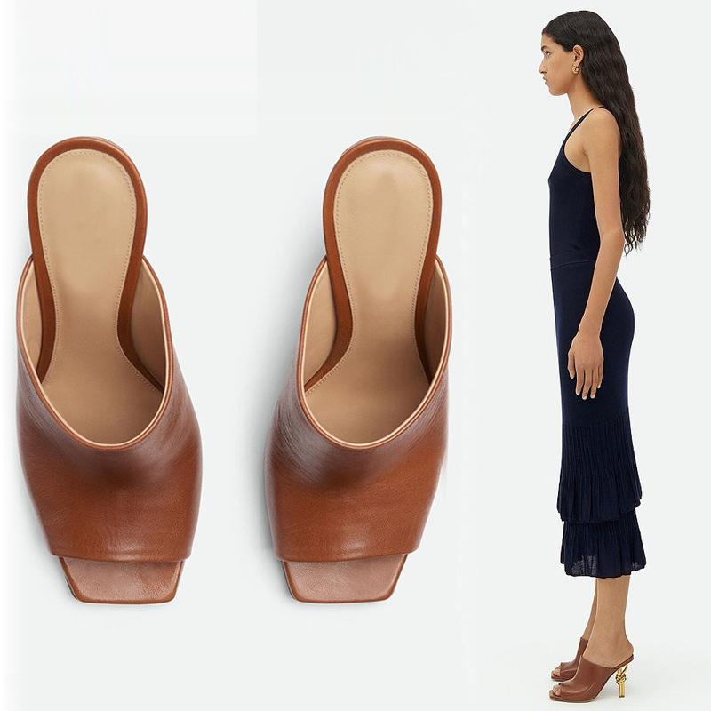 Mode Europäisch Amerikanisch Sommer Hohe Qualität Unregelmäßiger Hoher Absatz Quadratische Zehe Pantoletten Damen Nachtclub Show Bankett Übergröße Sandalen