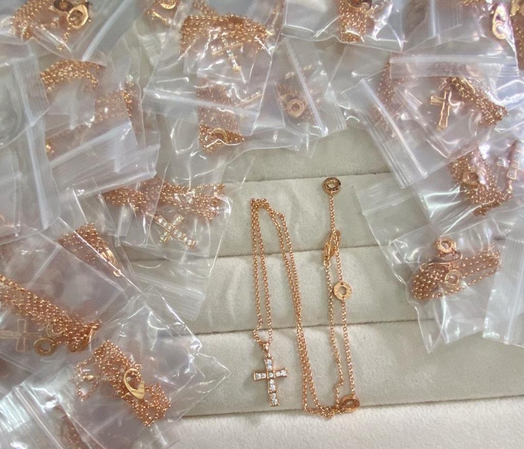 18K Gold-Plated Baojia Necklace with Diamond Inlaid Cross Pendant and Snake Bone Clavicle Chain