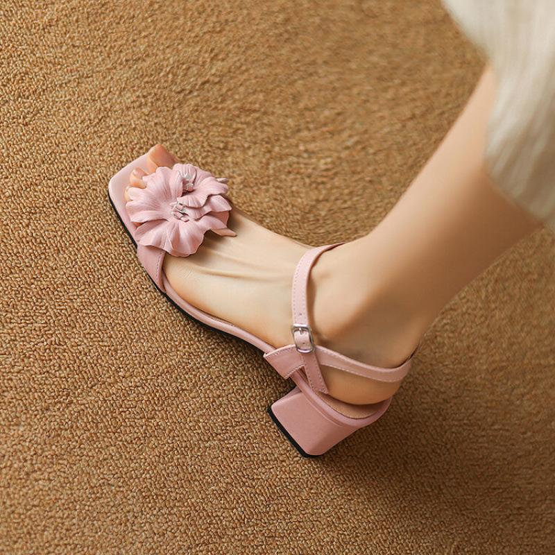 Sommerliche Damen-Sandalen mit mittelhohem Absatz, Schnalle, lässig, silberfarben, weiche Gummisohle, neue Sandalen mit nur einem Wort