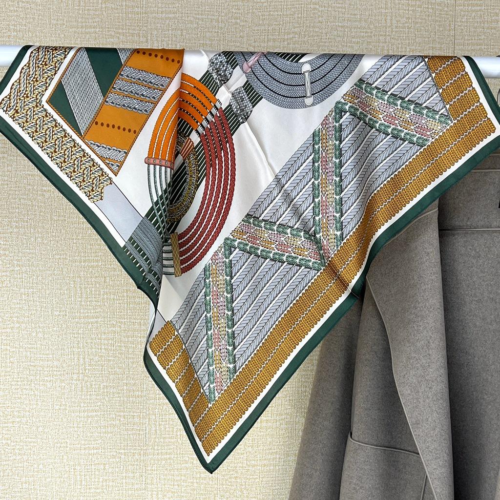 Spring And Summer Silk Chinese Square Scarves Go Out To The Street With Mulberry Silk Silk Scarves With Fresh Green Silk Scarves And Shawls.