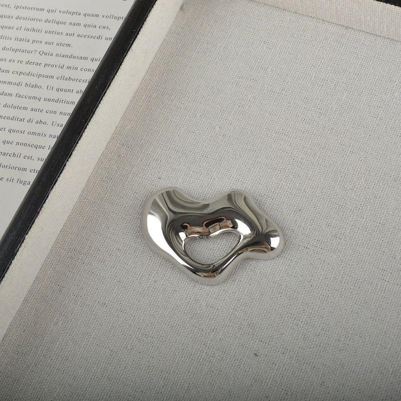 European and American Minimalist Design Abstract Glossy Brooch Metal Retro High-End Versatile Coat Clothing Accessory Pin for Women
