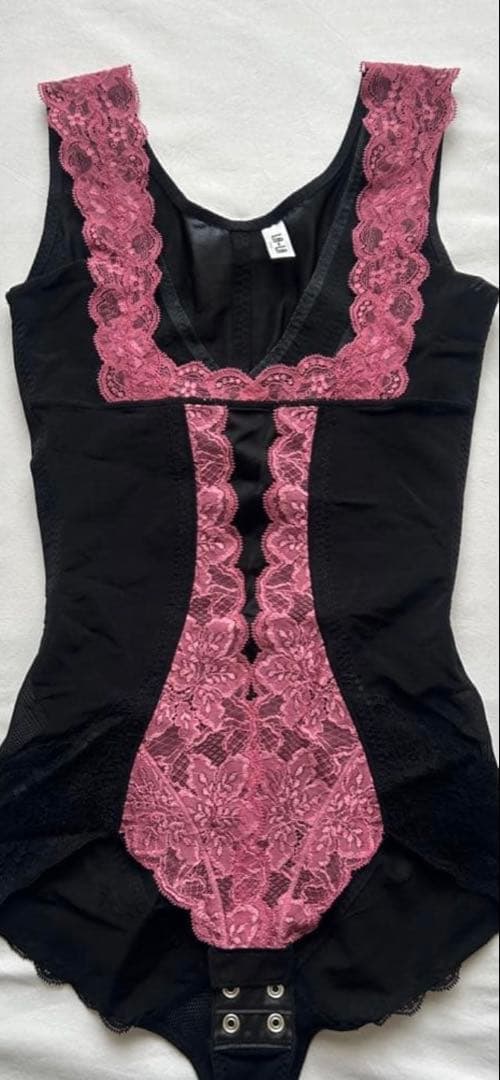 

[USED] LA-LA Bodysuit 80L Black Pink Lace