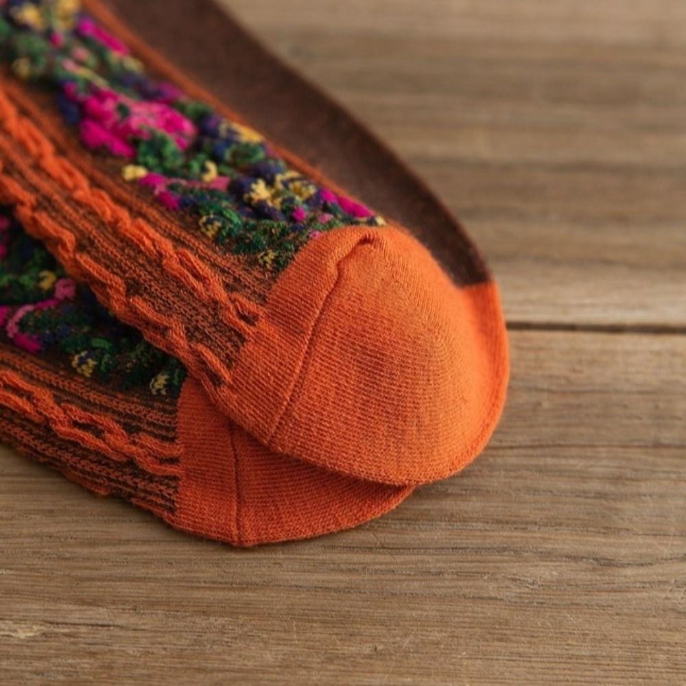 5Pairs Vintage Floral Embroidery Socks Sweat-absorbing Medium Tube Socks Women's Socks  Four Seasons