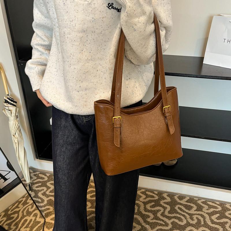 Elegante, ruime totebag voor dames, wintercollectie, stijlvolle schoudertas