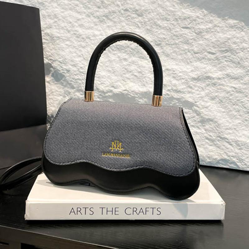 Foreign Sense of Simplicity 2025 Solid Color New Water Ripple Bag Cover Summer Fashion Crossbody Carry Shoulder Small Square Bag Women