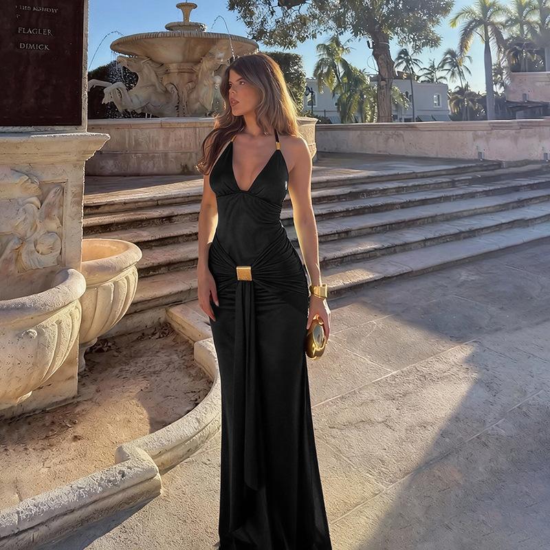 

European and American style summer new women s clothing fashionable and sexy neck halter dress V-neck solid color dress S
