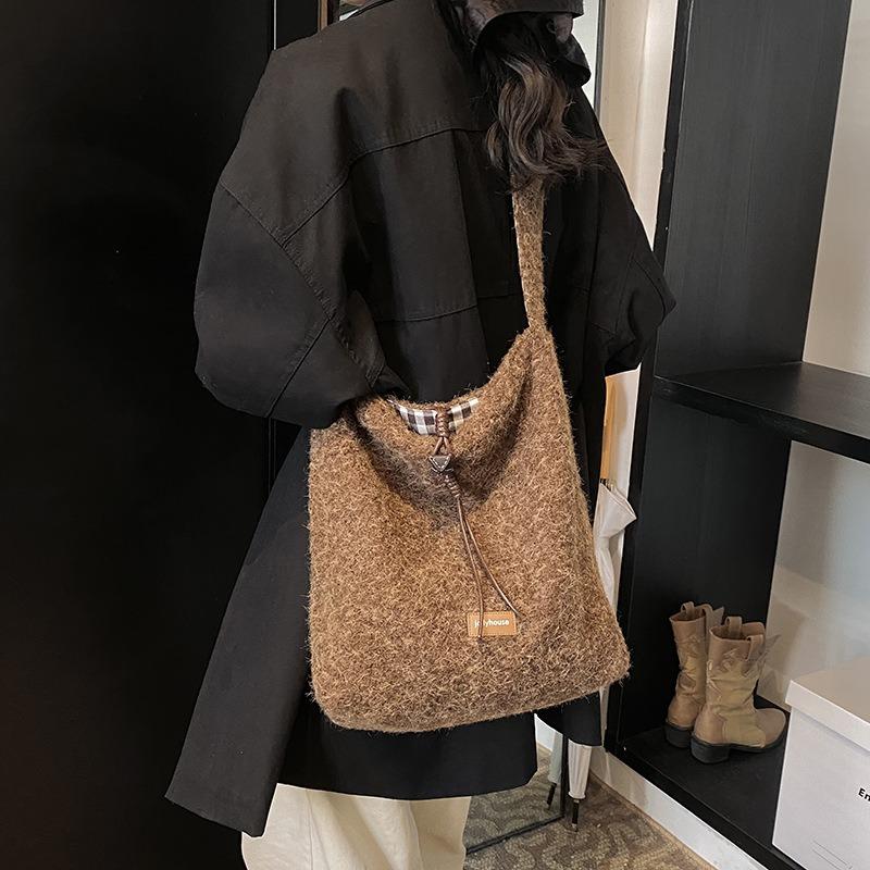 Casual Relaxation, Large-capacity Woolen Bag, Women's New Autumn and Winter Commuting Single Shoulder Messenger Tote Bag